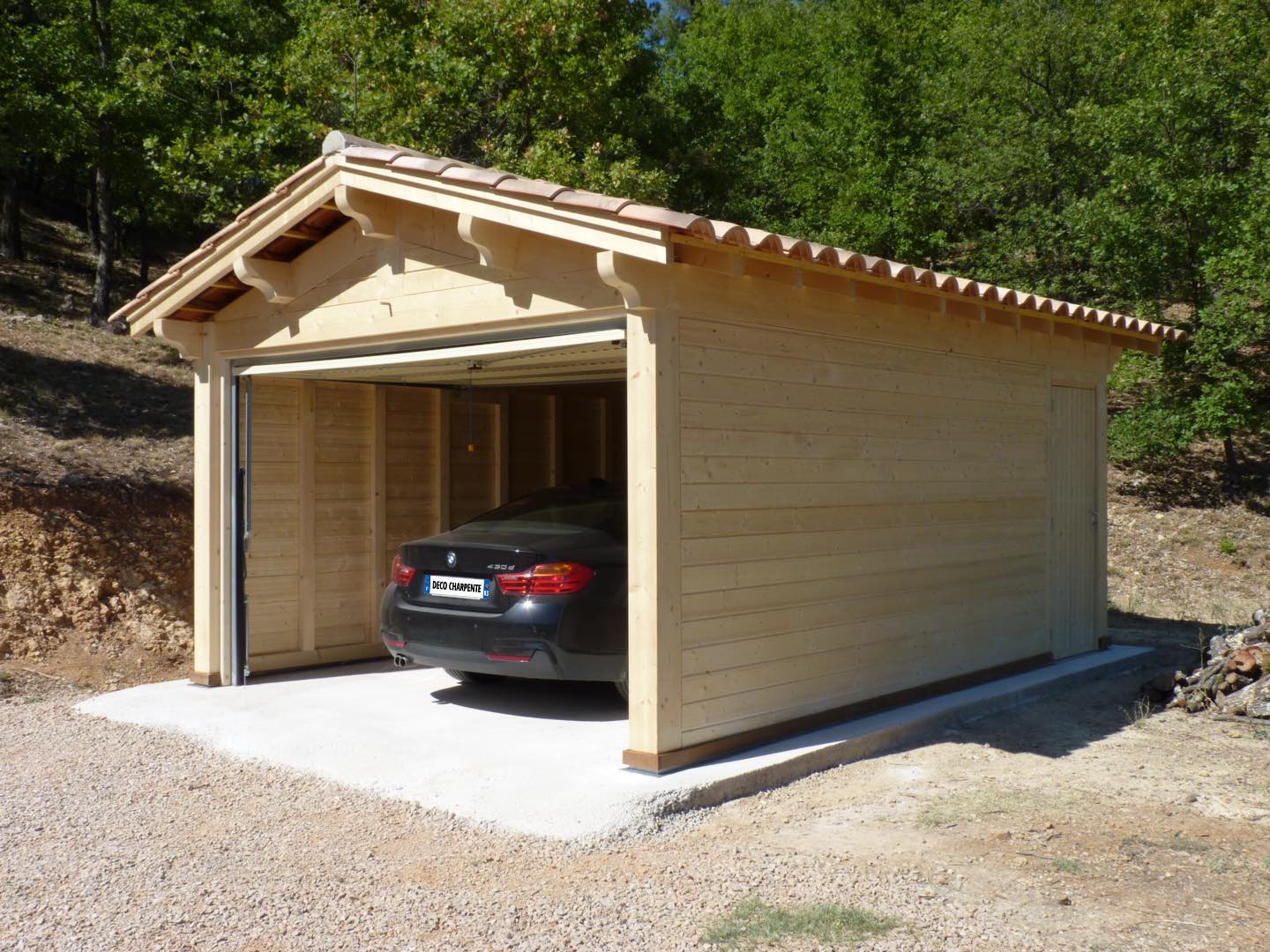 garage bois fermé, porte basculante