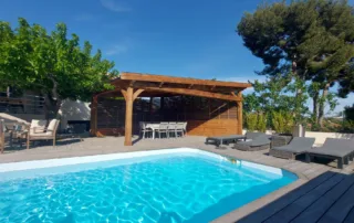 Pool house avec persiennes