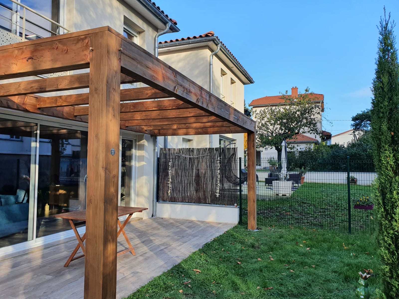 Votre pergola en bois à Saint-Priest avec Déco Charpente