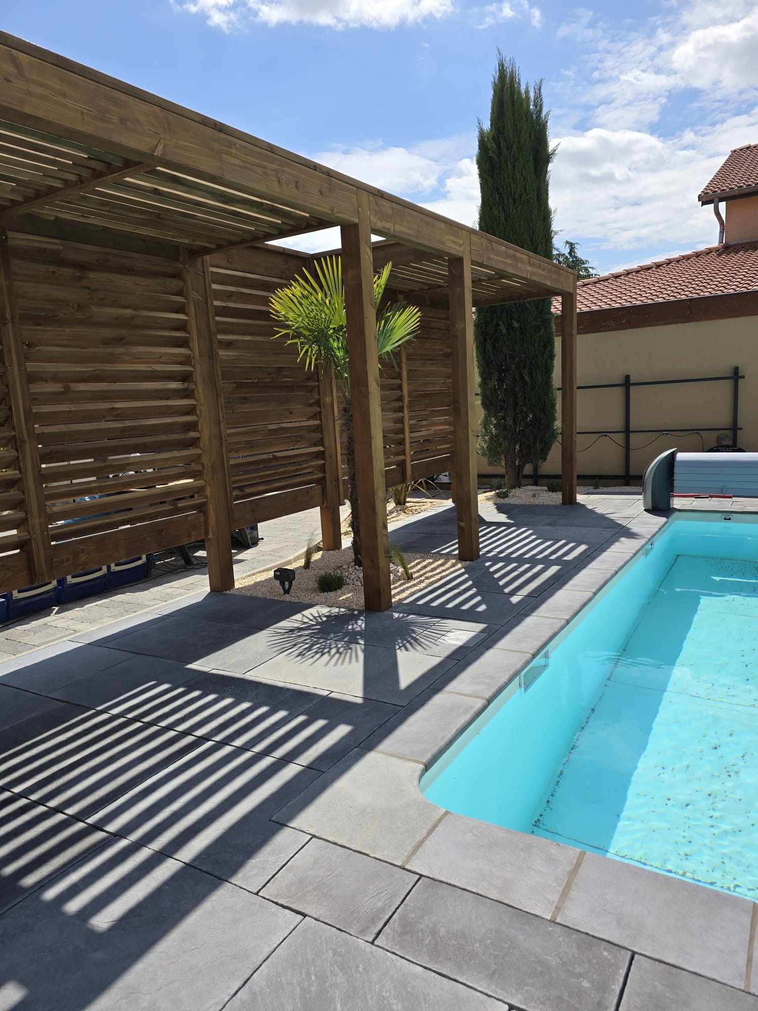 Un pool house en bois à Cagnes sur Mer à votre image grâce à Déco Charpente