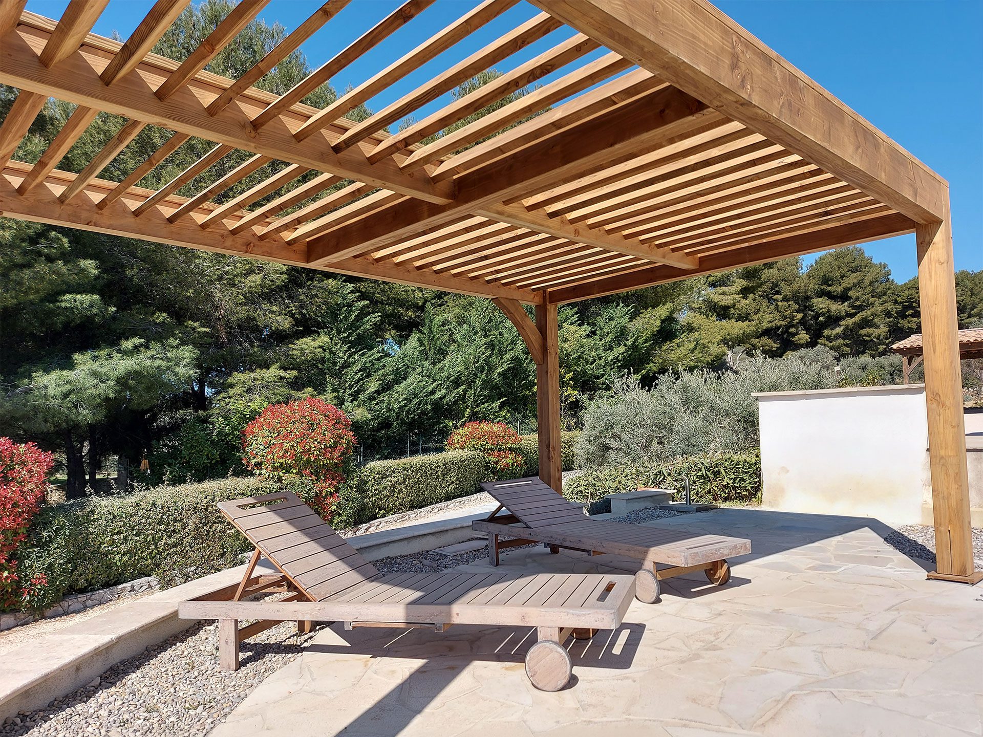 Votre pergola en bois à Hyères avec Déco Charpente