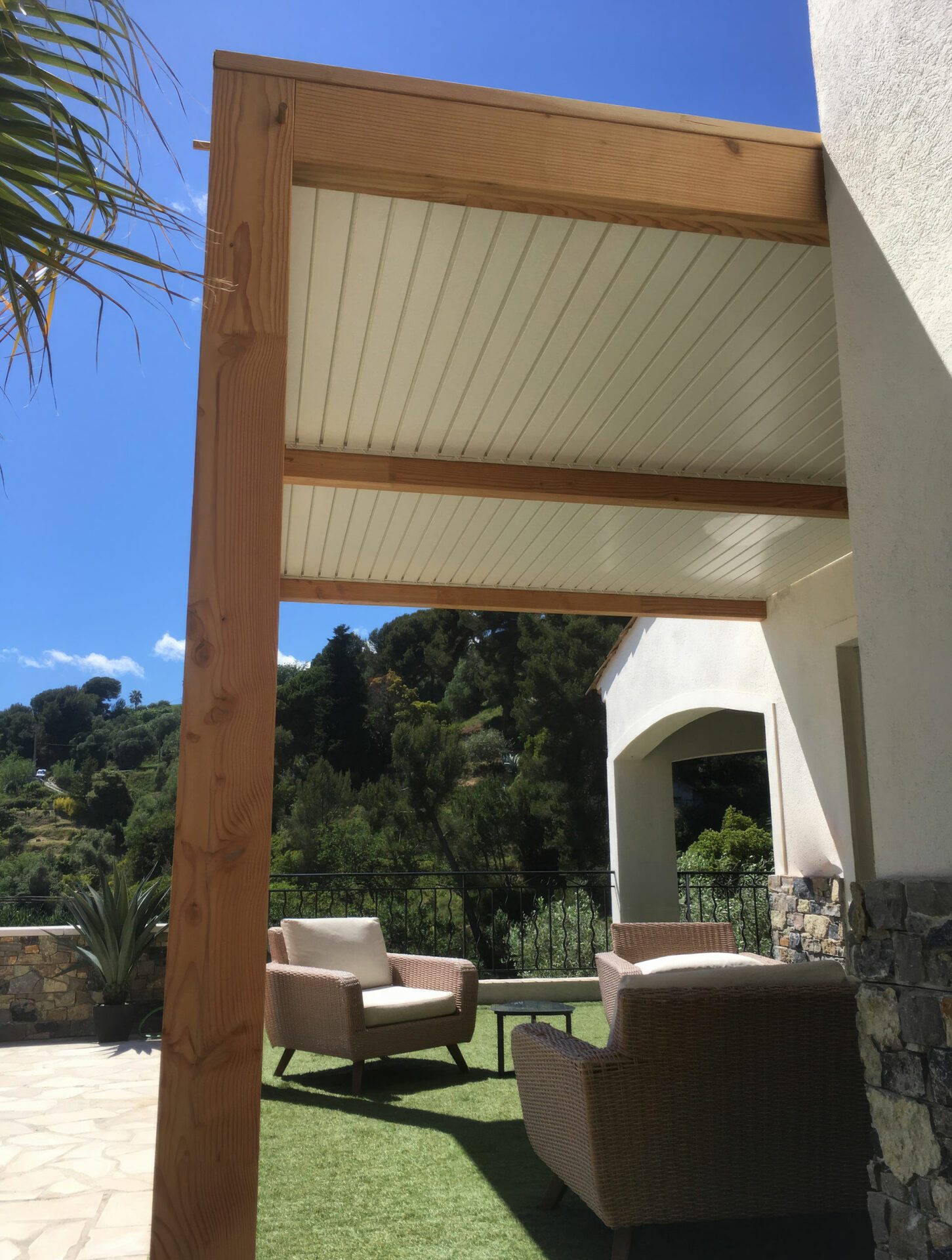 pergola-006 Le choix d'une pergola en bois sur mesure près de Voreppe avec Déco Charpente